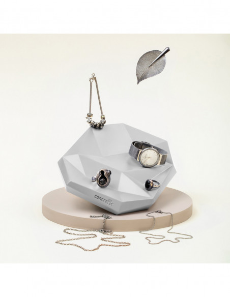 Patera Low-Poly White Poli